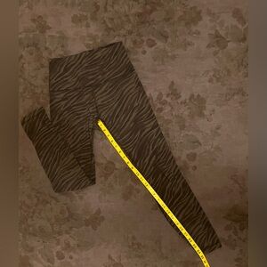 Lululemon align high waist - zebra print - size 6 - 25” inseam